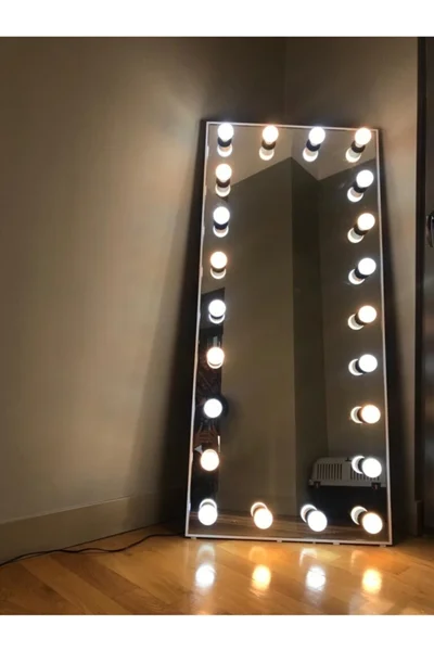 آینه چراغدار یا هالیوودی