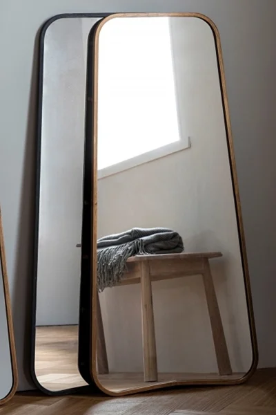 آینه قدی همراه با قاب رنگی